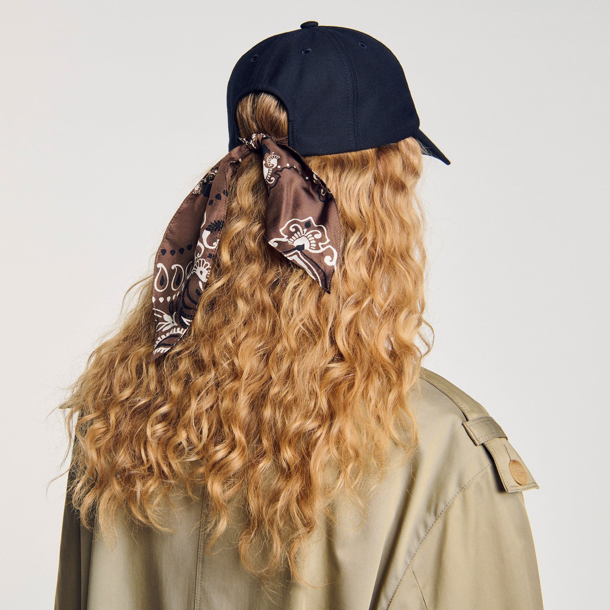 Sandro / Cap with tied scarf Blue