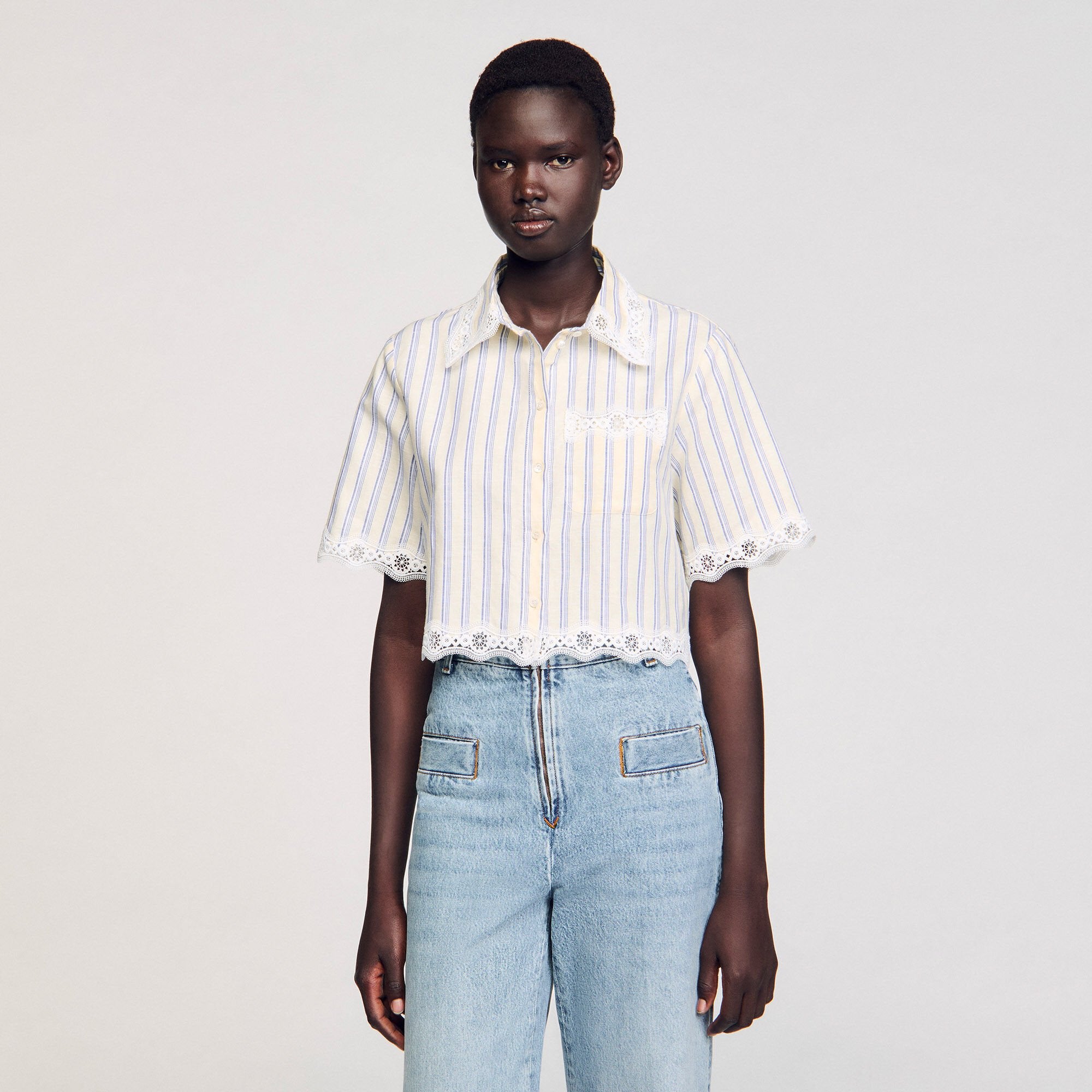 Sandro / Striped cropped shirt with lace trim Ecru / Jean