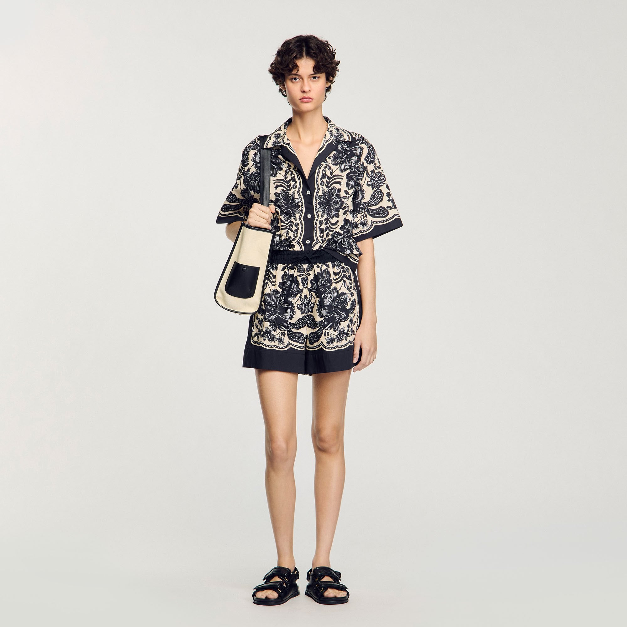 Sandro / Floral print shorts Ecru / Black