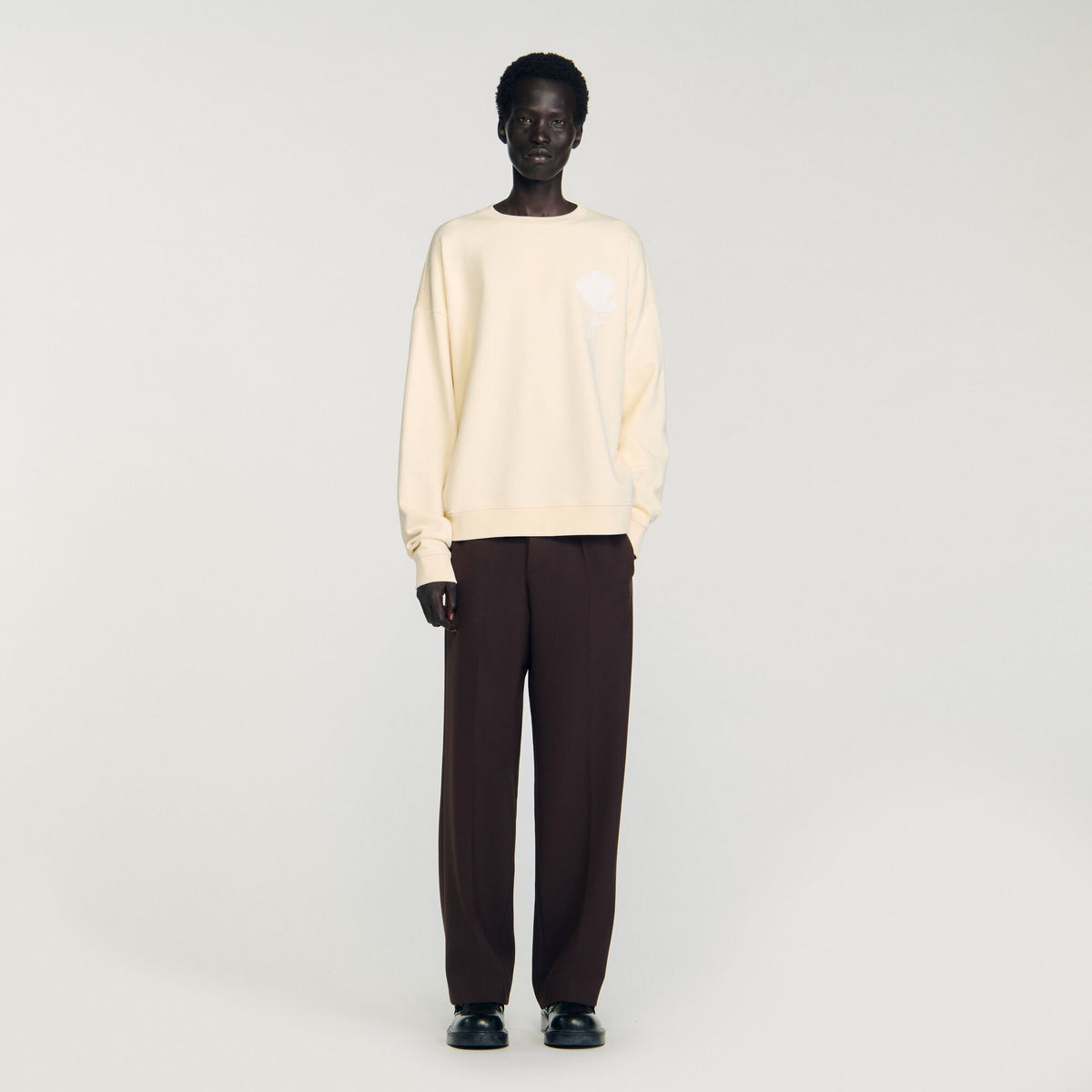 Sandro / Sweatshirt with flower patch Butter Cream
