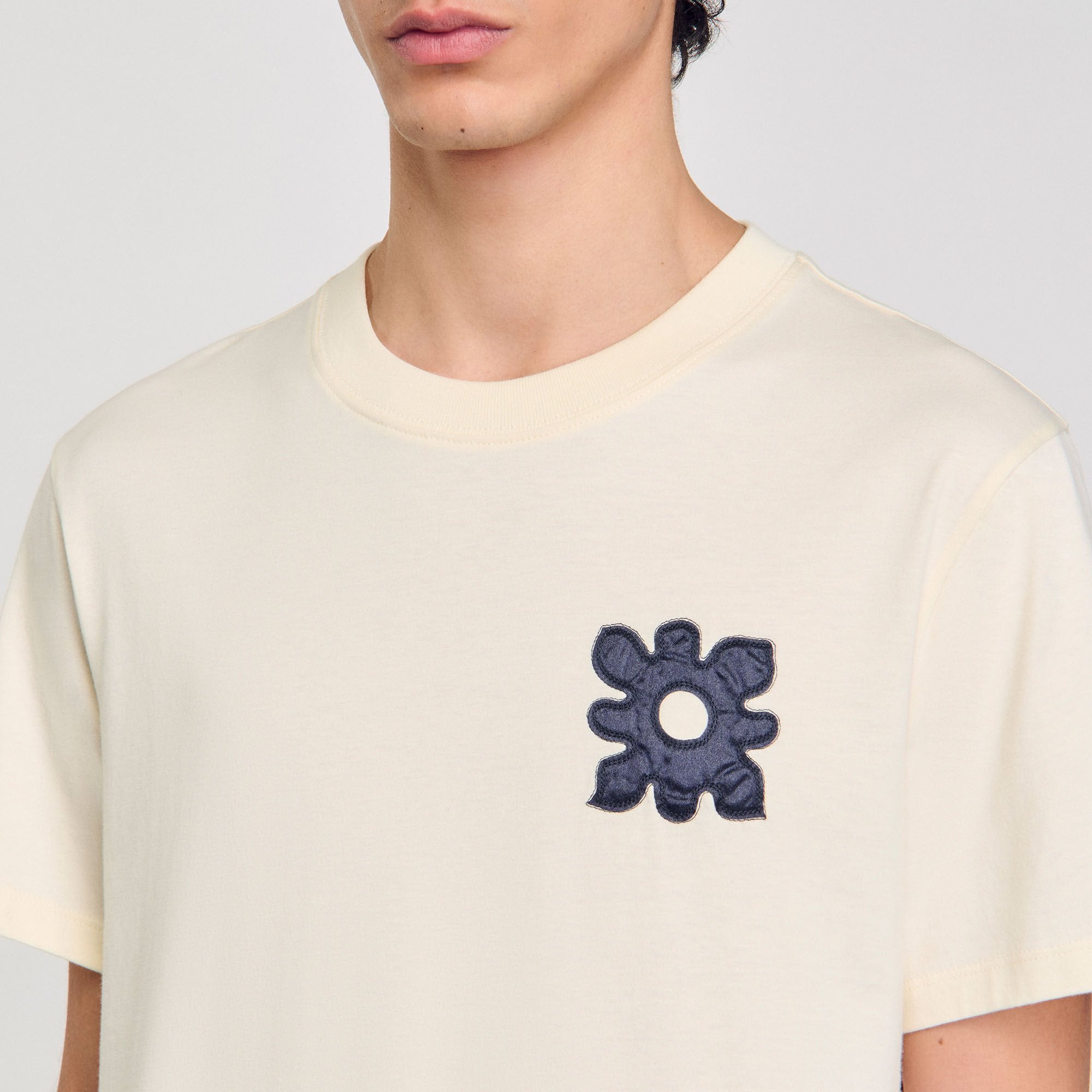 Sandro / T-shirt with flower detail Ivory.